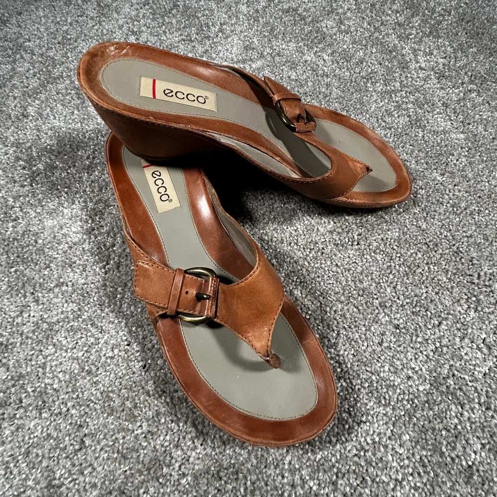 Ecco Womens Brown Leather Wedge Sandals Buckle Thong Slides Size 8 EU 39 - Picture 3 of 6